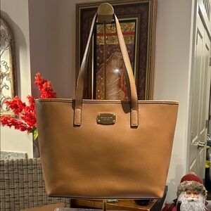 Michael Kors Tan Leather Tote EUC No Call Outs